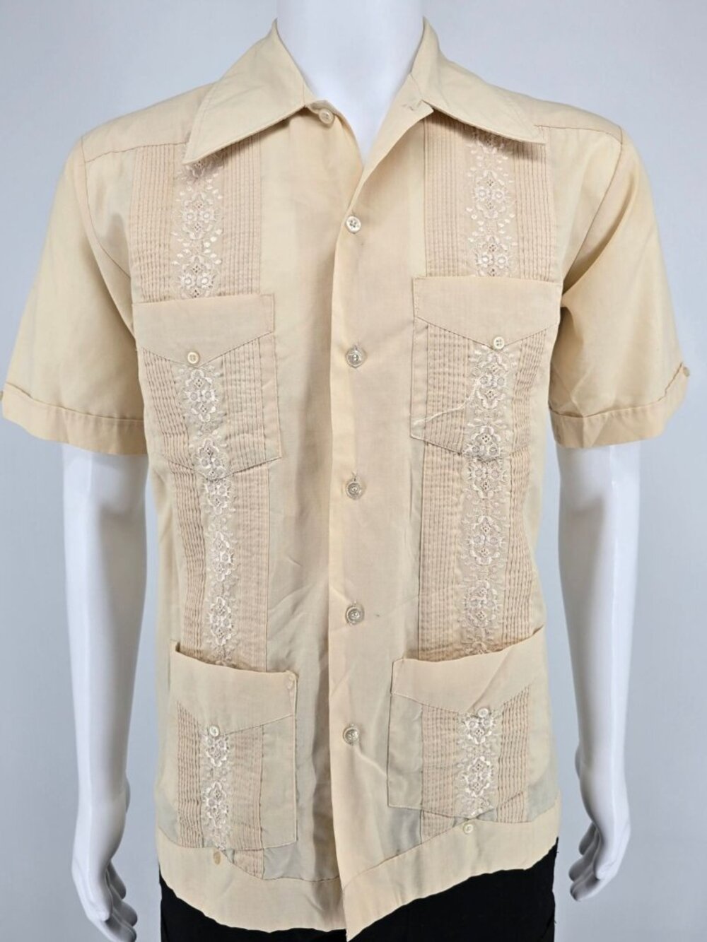 Vintage 1970s Don Romeo Light Tan Four-Pocket Embroidered Guayabera Shirt (M)
